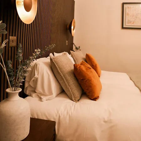 アパート Lovely Flat On Bath Road - Flat 2
