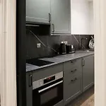 דירה Lovely Flat On Bath Road - Flat 2 *