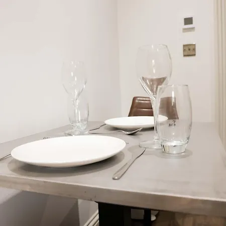 Lovely Flat On Bath Road - Flat 2 Бристоль