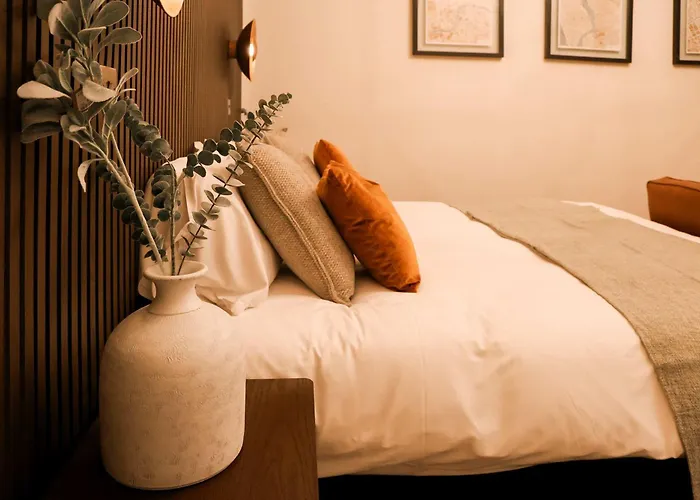 Lovely Flat On Bath Road - Flat 2