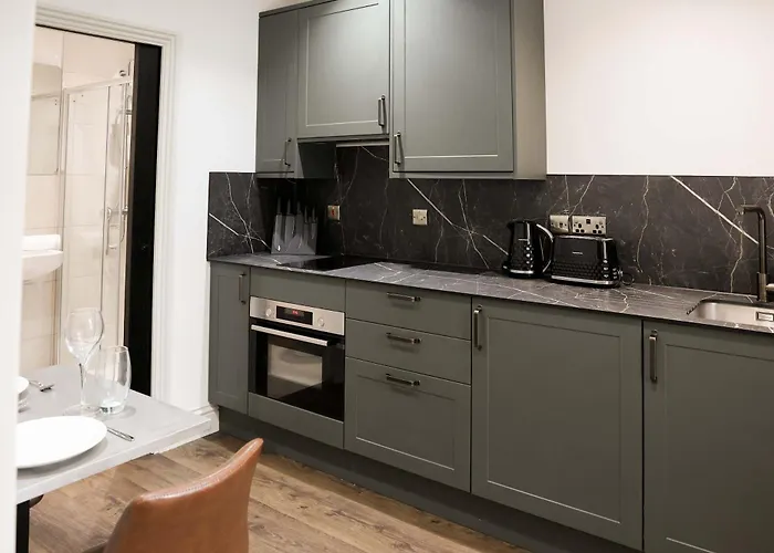 Lovely Flat On Bath Road - Flat 2 Apartment *