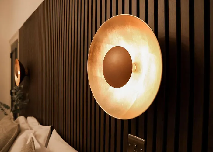 Lovely Flat On Bath Road - Flat 2 *