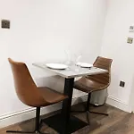 Lovely Flat On Bath Road - Flat 2 Lägenhet *
