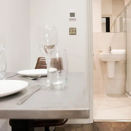 Apartamento Lovely Flat On Bath Road - Flat 2 *